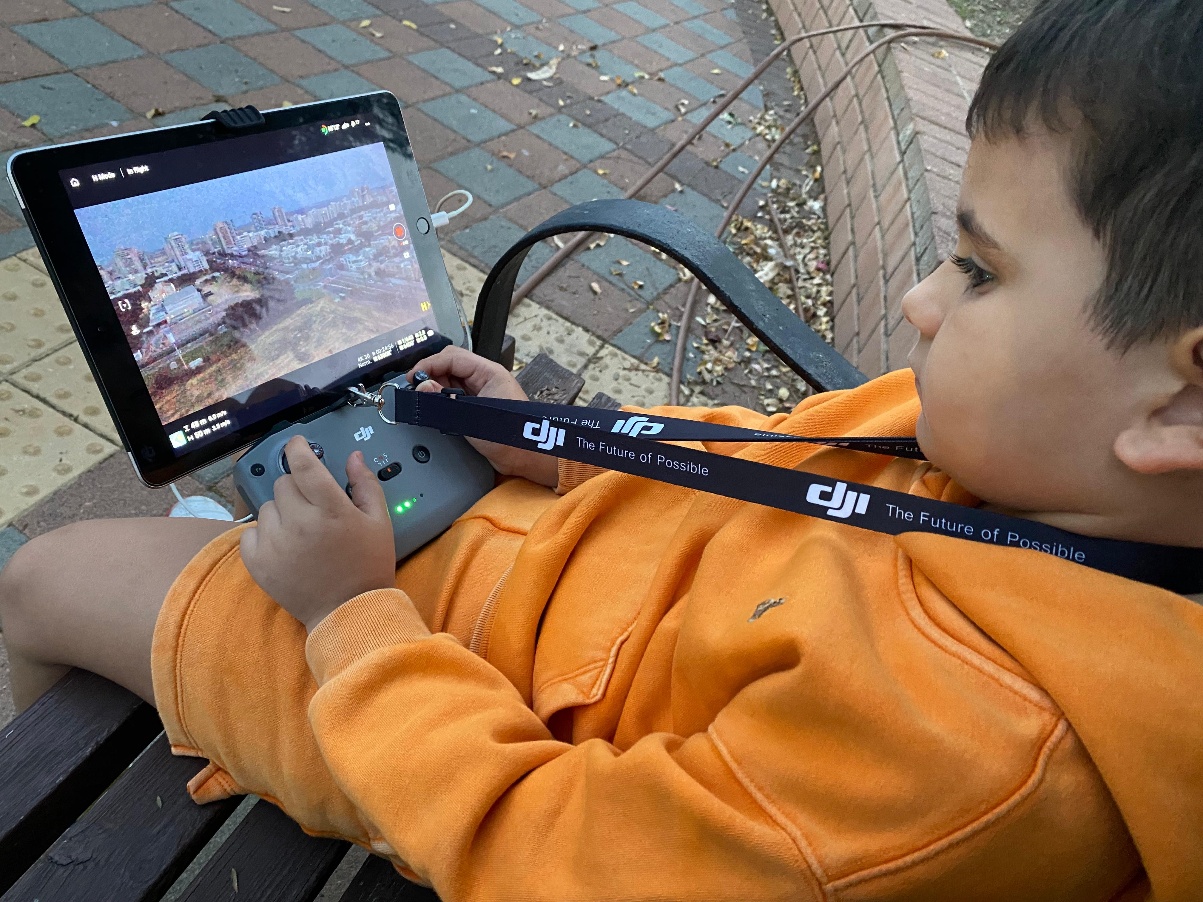 טיסת רחפן לילדים